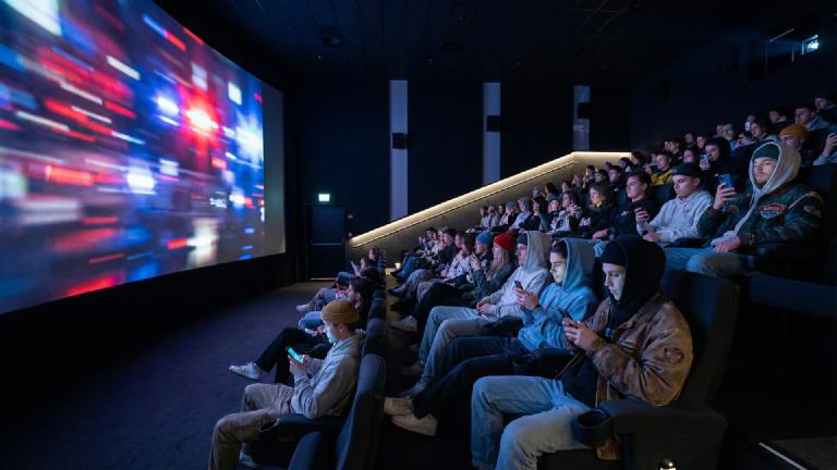 映画館がZ世代向け「30倍速上映」を導入、2時間の超大作もカップ麺完成前に終了