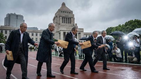 政治家の祭典「失言トライアスロン」開幕、「記憶喪失」で世界新