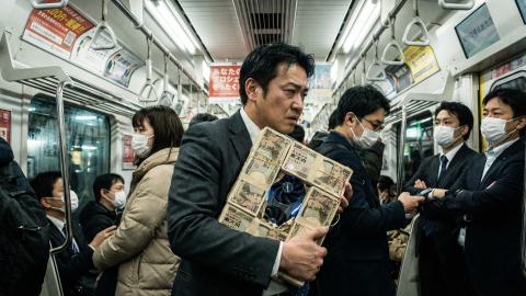 外務省、通勤電車を「退避勧告」地域に指定——「GPUは現金の束で隠して」