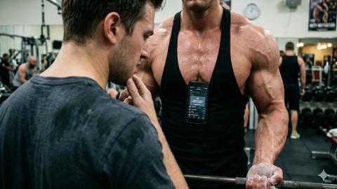 "Muscle Repair": Pressing Swollen Smartphones with Pectorals Leads to Liquid Damage Tragedy