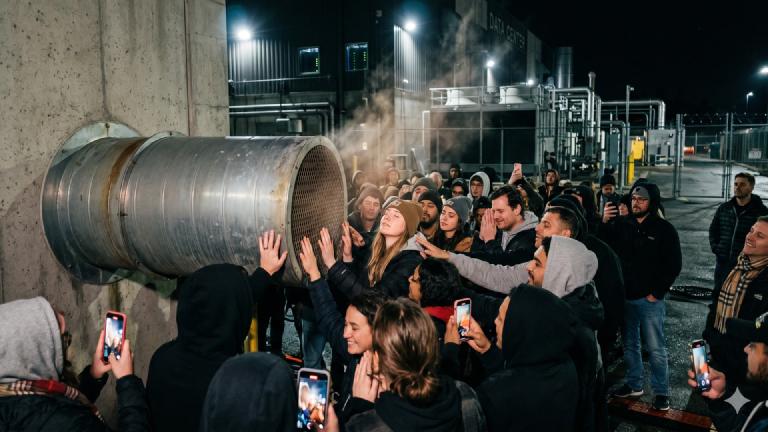 Oshi's Data Vault Becomes a Holy Site: Pilgrims Swarm Exhaust Ducts to Bathe in "Oshi's Body Heat"