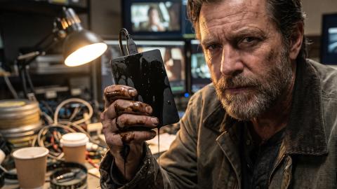 Movie Theater Physically Catches Fire Triggered by Maestro's 'Oil-Soaked HDD'; Audience Applauds, Believing It's a Special Effect