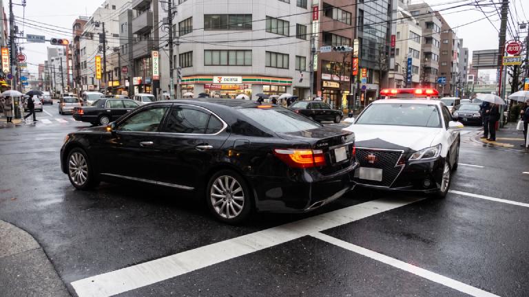 カーチェイス中も「法定速度」完全順守、麻薬王逮捕――動機は「来月の免許更新」
