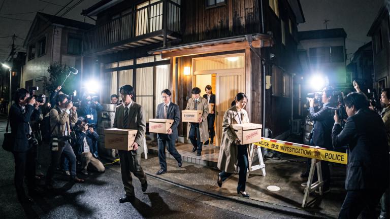 ふるさと納税返礼品に「市長宅・ガサ入れ体験」。証拠品段ボールの持ち運び係、開始3分で完売